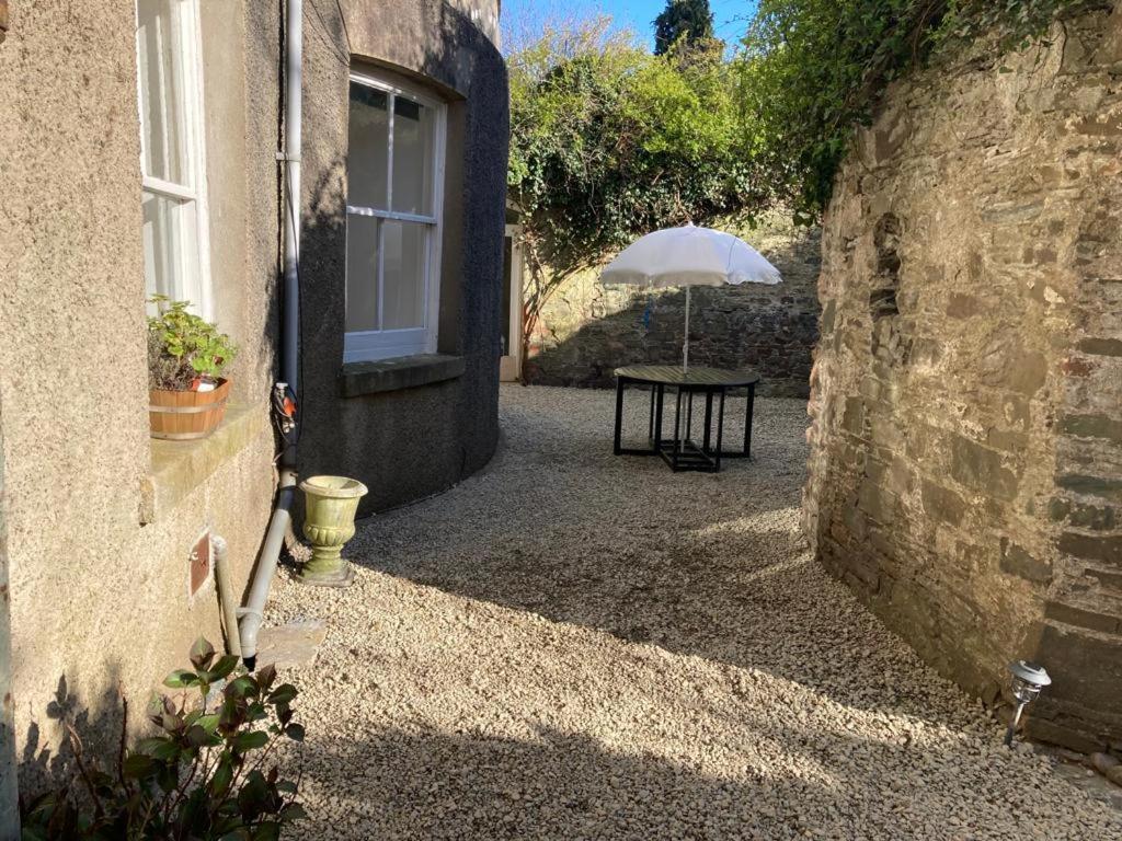 The Courtyard Apartment, Strangford Exterior photo